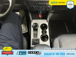Vehicle photo 12