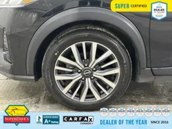 Vehicle photo 11