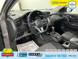 Vehicle photo 17