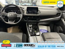 Vehicle photo 15