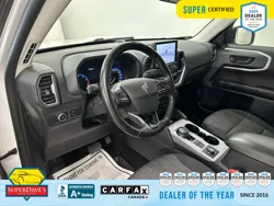 Vehicle photo 17
