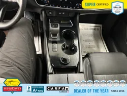 Vehicle photo 30