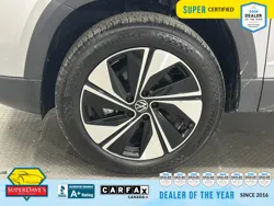 Vehicle photo 13