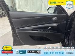 Vehicle photo 15