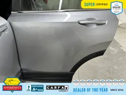 Vehicle photo 19