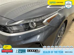 Vehicle photo 17