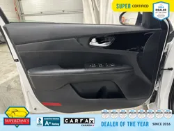 Vehicle photo 15