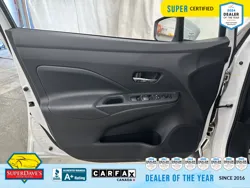 Vehicle photo 16