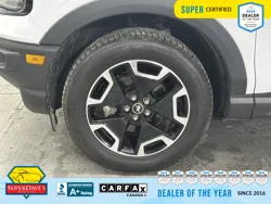 Vehicle photo 13