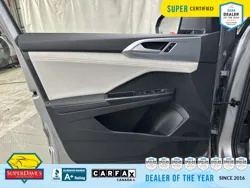 Vehicle photo 17