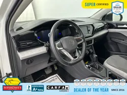 Vehicle photo 17