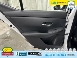 Vehicle photo 19