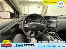 Vehicle photo 23