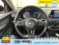 Vehicle photo 24