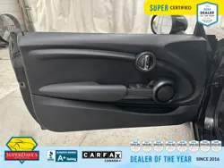 Vehicle photo 16