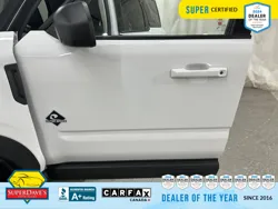 Vehicle photo 17