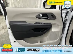 Vehicle photo 16