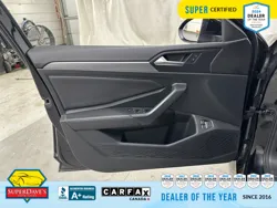 Vehicle photo 16
