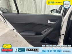 Vehicle photo 19