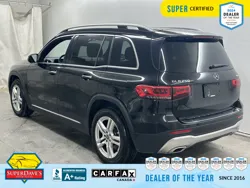 Vehicle photo 17