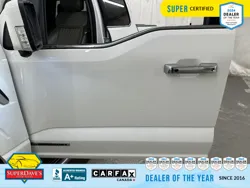 Vehicle photo 15