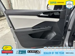 Vehicle photo 16