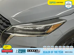 Vehicle photo 30