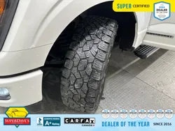 Vehicle photo 12