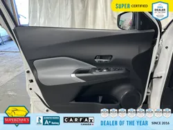 Vehicle photo 16