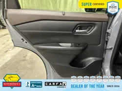 Vehicle photo 30
