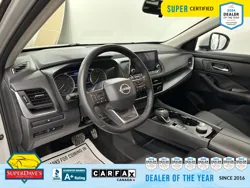 Vehicle photo 17
