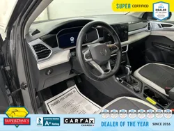 Vehicle photo 17