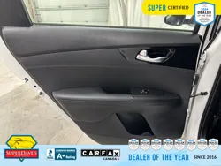 Vehicle photo 19