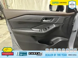 Vehicle photo 16