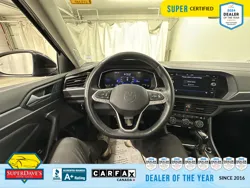 Vehicle photo 23