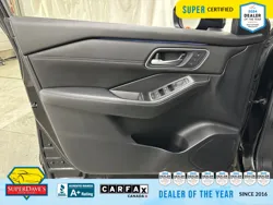 Vehicle photo 16