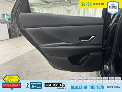 Vehicle photo 19